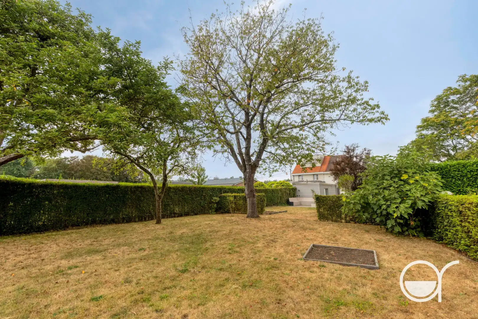 Charmante woning met mooie tuin foto 14