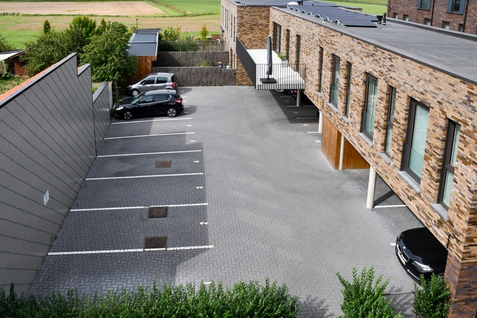 Afgesloten staanplaats in het centrum foto 2