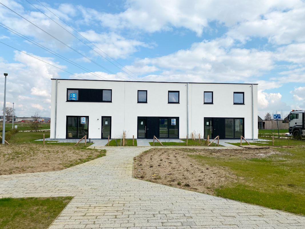 Instapklare nieuwbouwwoningen nabij het centrum van Roeselare foto {{pictureIndex}}