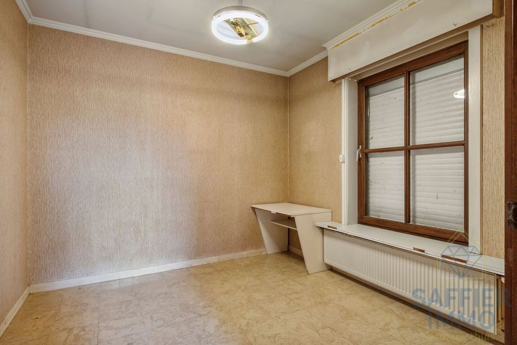 Ruime gezinswoning met zonnige tuin en 5 slaapkamers in hartje Izegem foto 11