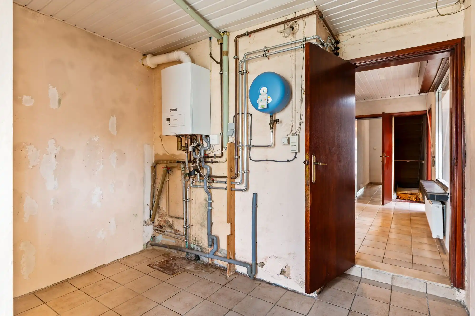 Te renoveren gezinswoning met leuke tuin en 2 garages op topligging in Brasschaat! foto 11