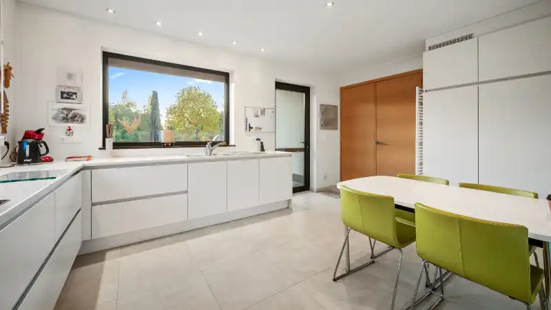 Moderne villa van 247m² op 58 are met bijgebouw-garage en zwembad foto 13