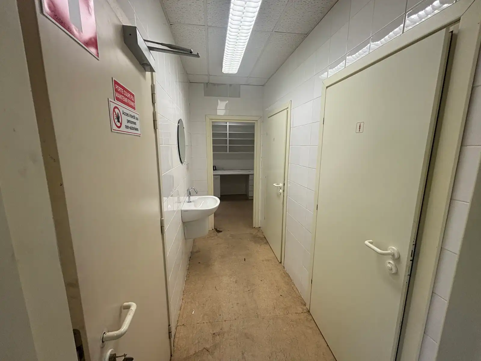 Baanwinkel te huur in Philippeville, toplocatie retailpark foto 11