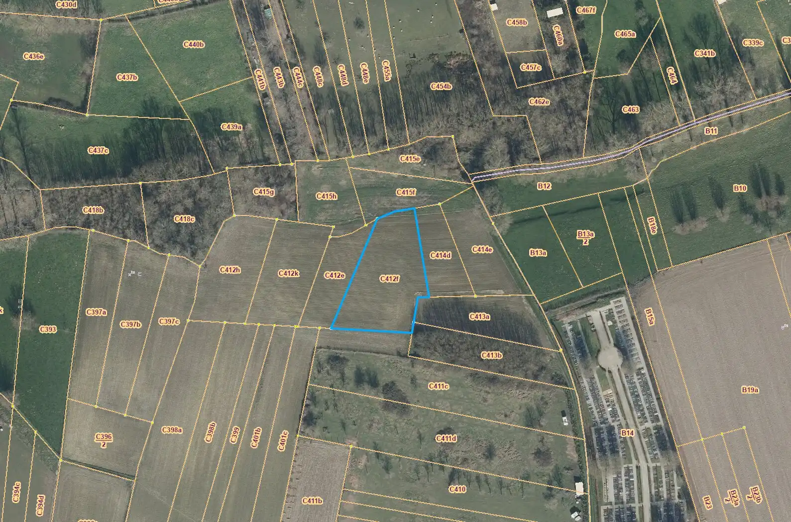 Landbouwgrond te Roosdaal met een oppervlakte van 2.470 m² foto {{pictureIndex}}