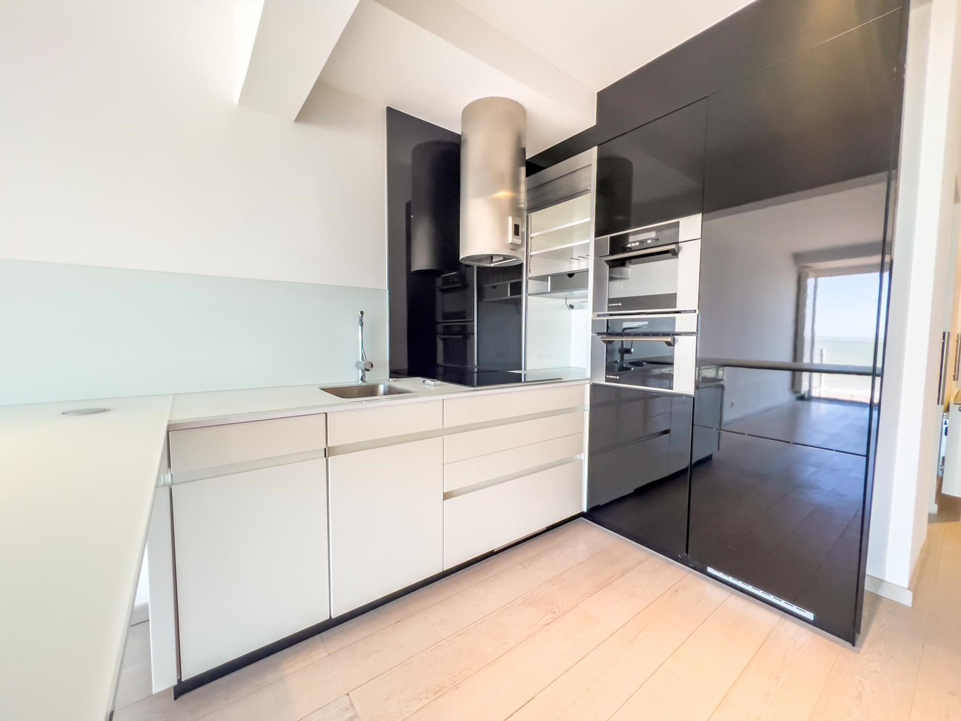 Vernieuwd appartement met prachtig frontaal zeezicht, zeer goed gelegen ter hoogte van het Driehoeksplein. foto 6