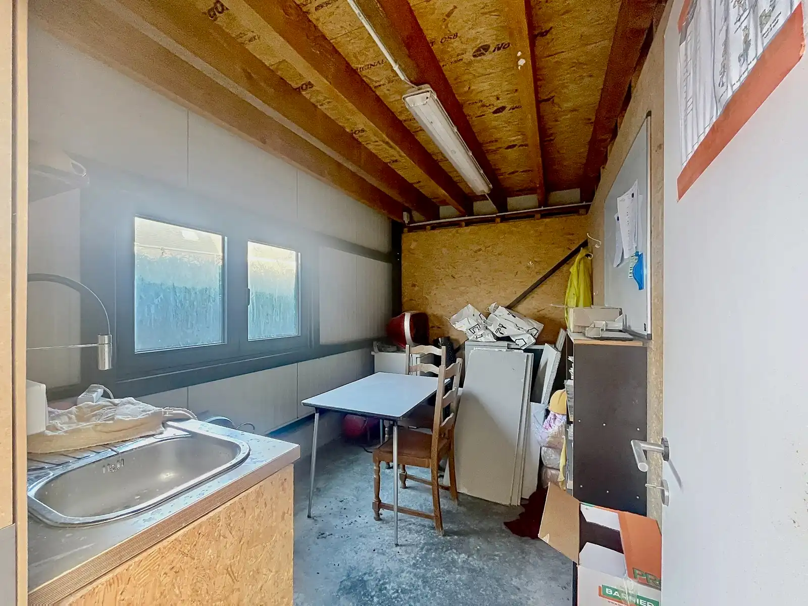 Centraal gelegen, Bouwgrond + Magazijn (144 m²) ! foto 5