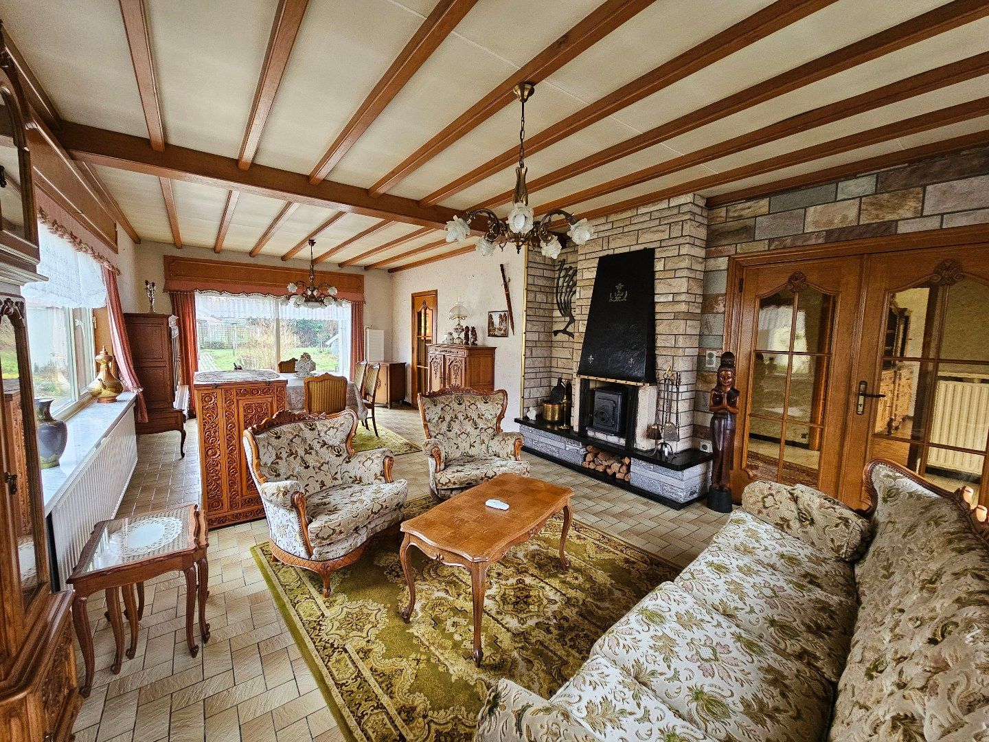 Vrijstaande laagbouwwoning op ruim perceel  foto 2