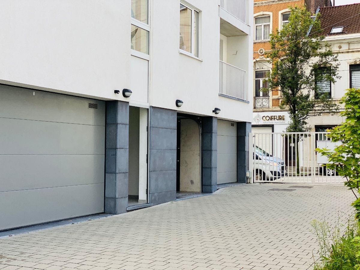 Super design Flat 95 m2 met gesloten garagebox en kelder foto 34