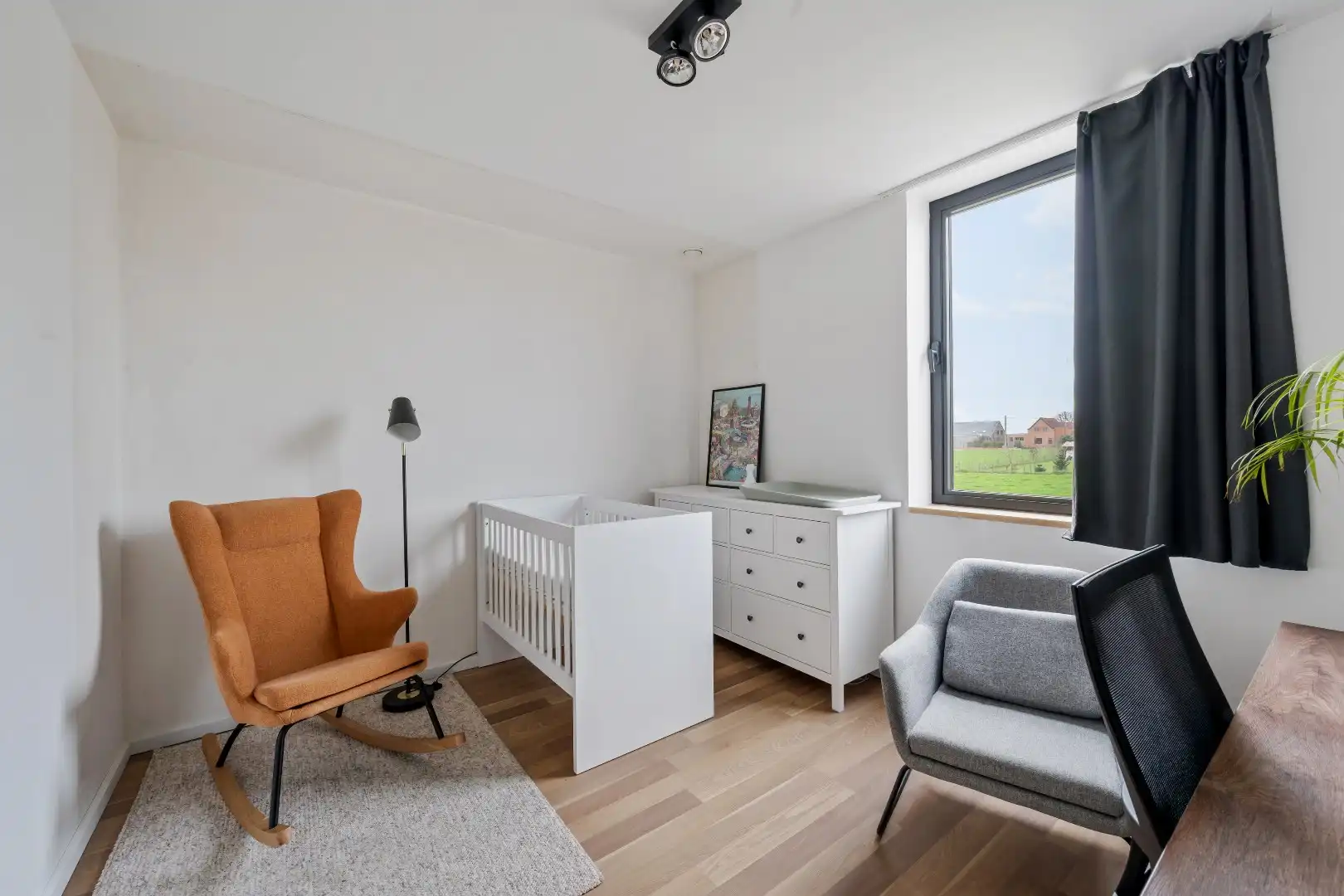 Recente en energiezuinige woning met 3 slaapkamers, ruime garage en tuin. foto 14