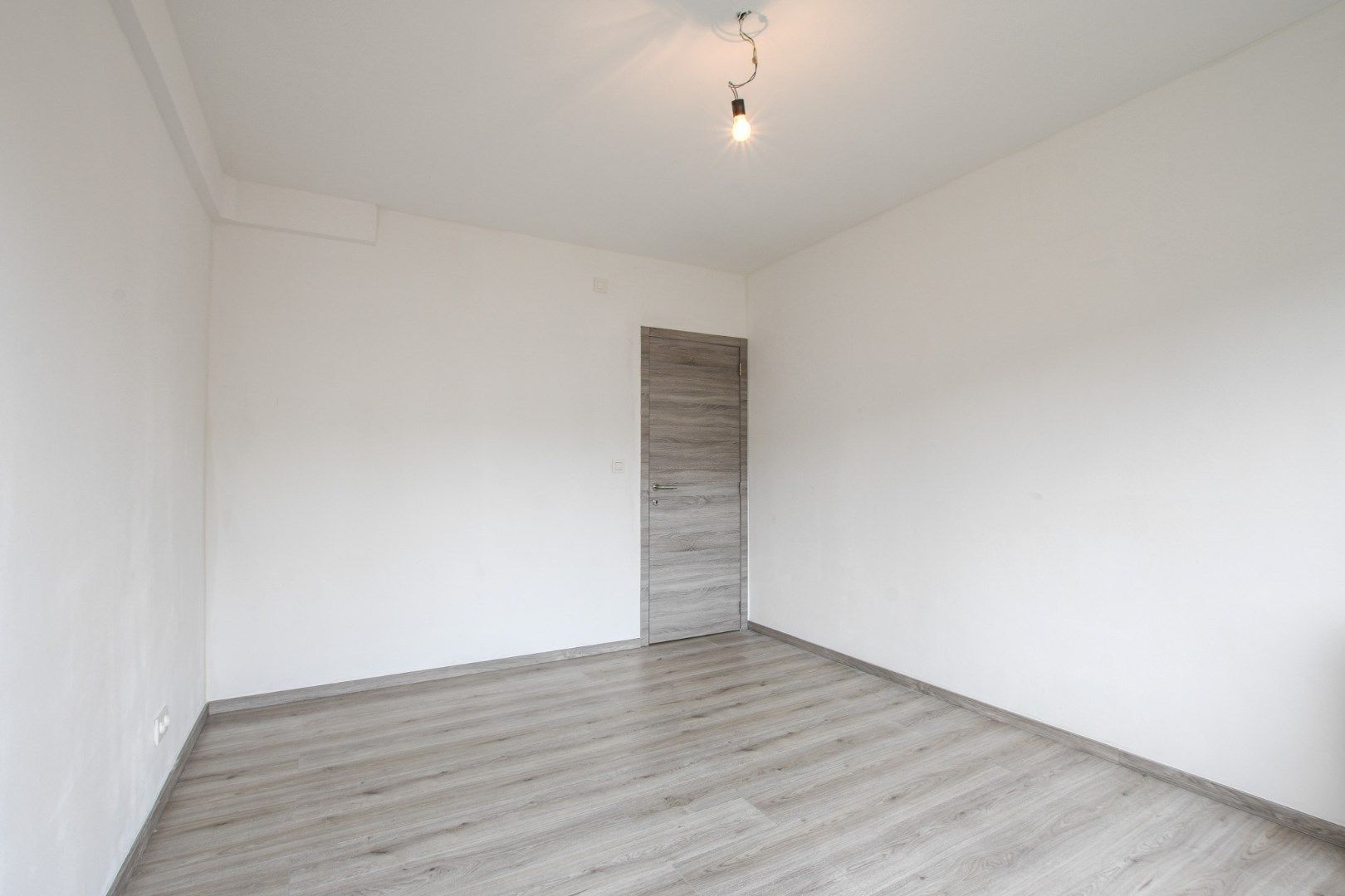 Gerenoveerd 2-slaapkamer appartement in Wenduine te huur foto 6