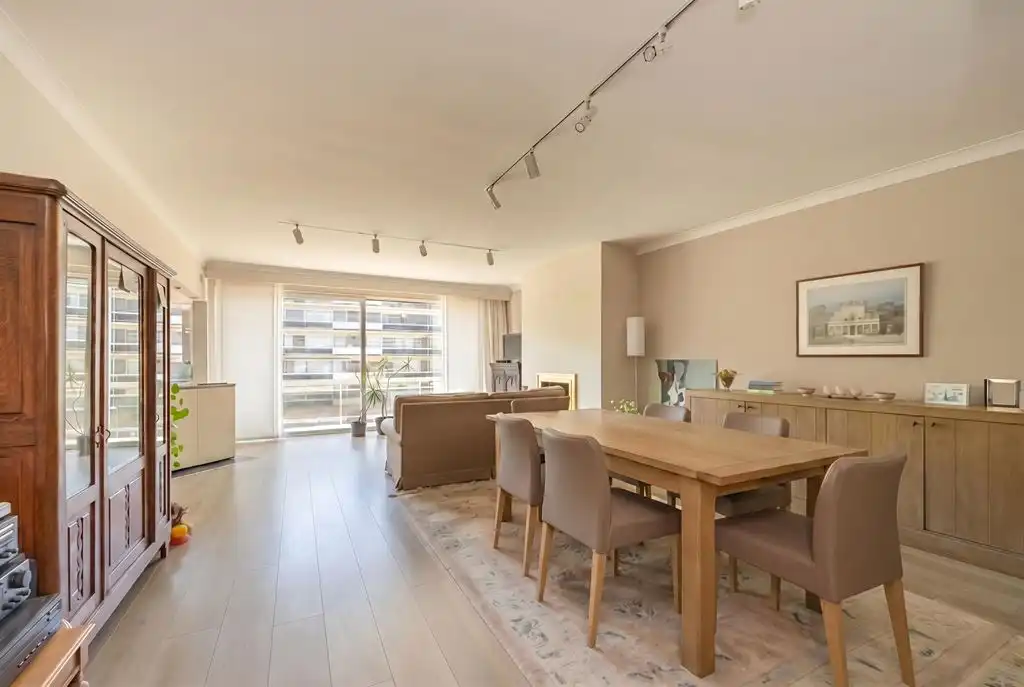 Ruim appartement boven het groen in Deurne-Zuid foto 6