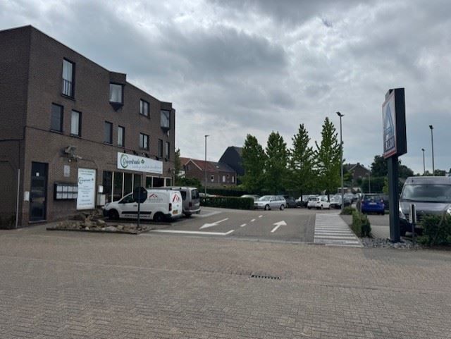 Ruim commercieel gelijkvloers Lanaken foto 4