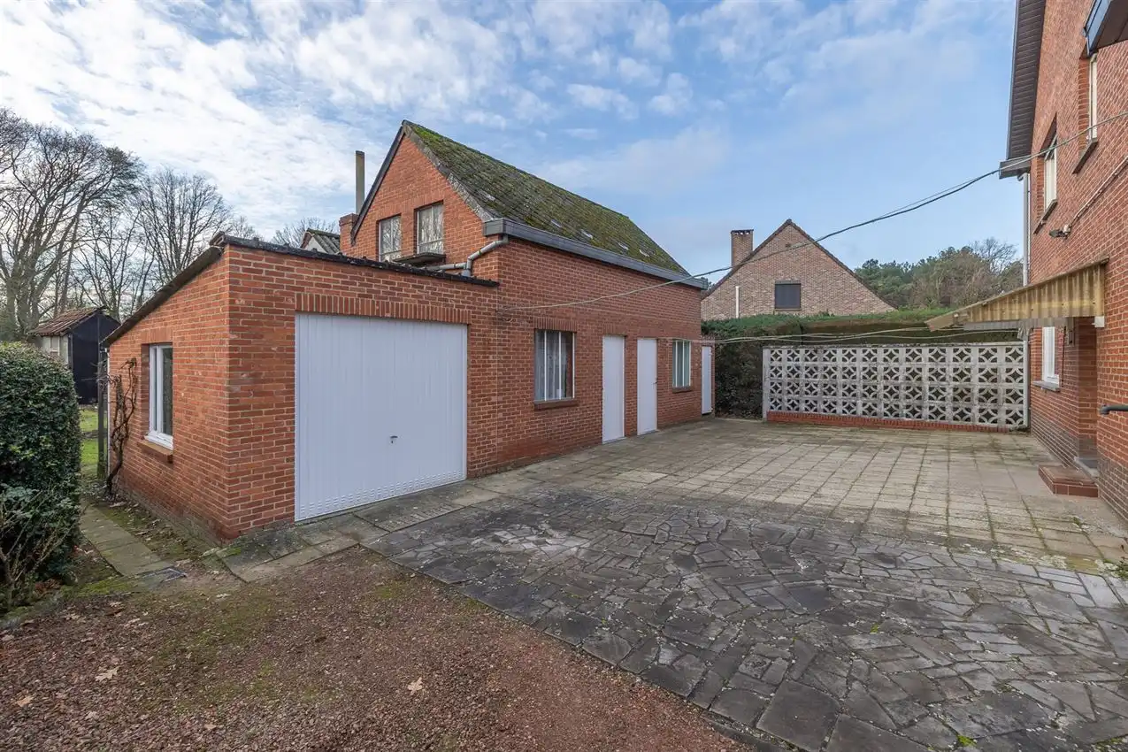 Vrijstaande woning met 3slk in verkeersluwe straat foto 14