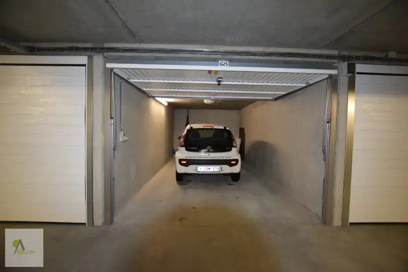 Garage te koop  !  Perfecte ruimte voor uw voertuig! foto 6