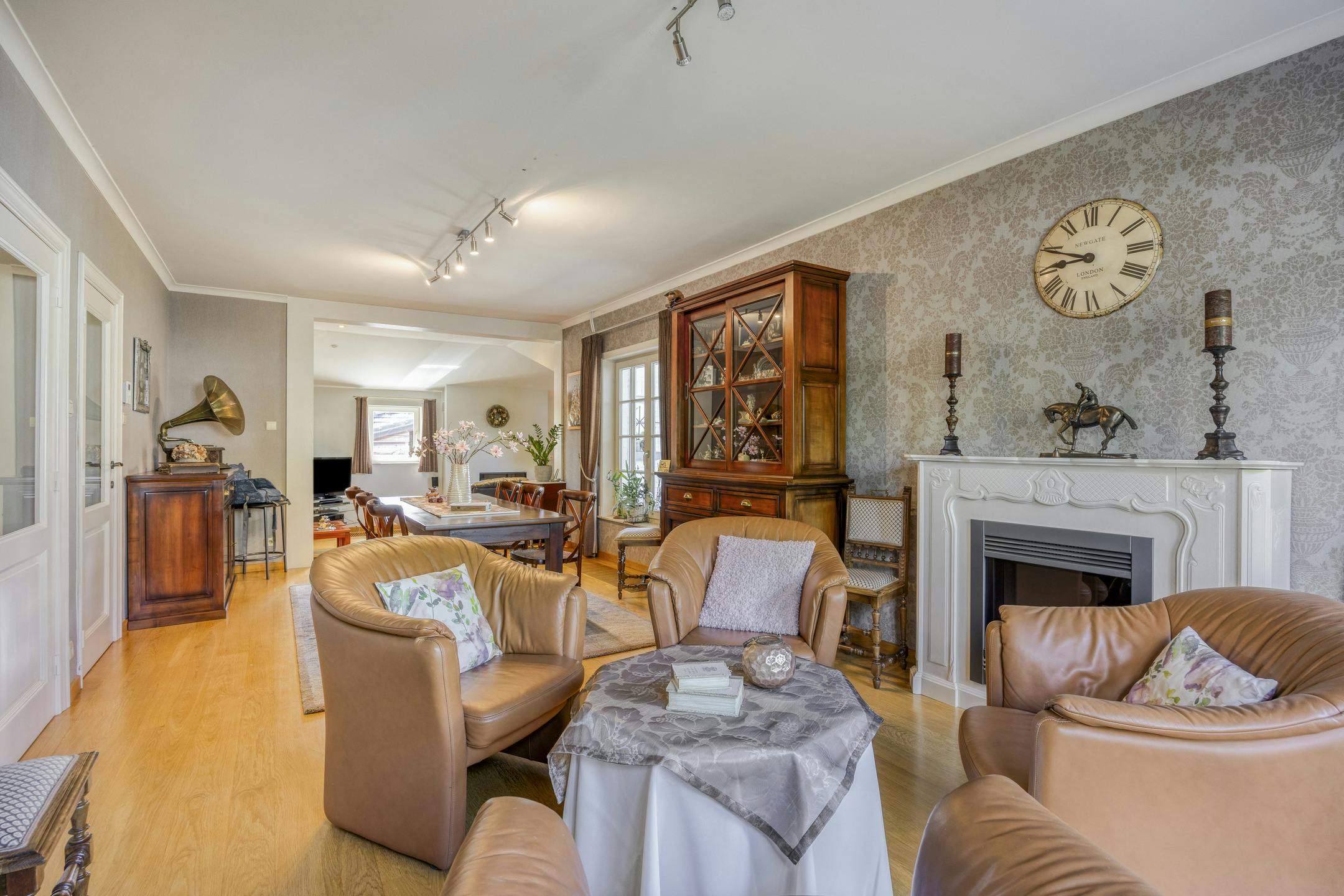 Riante zorgwoning/kangoeroewoning met loods te koop foto 4