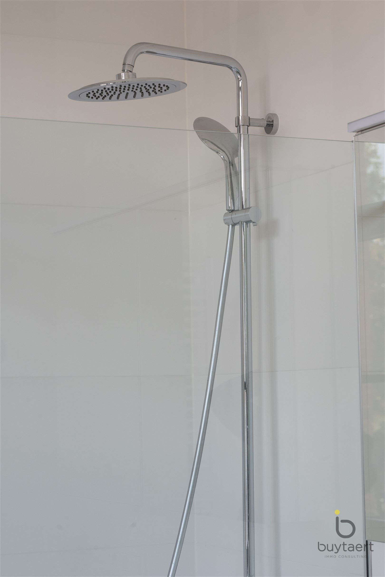 Beleef luxe, comfort en energiezuinigheid in een karaktervolle architectuur. foto 17