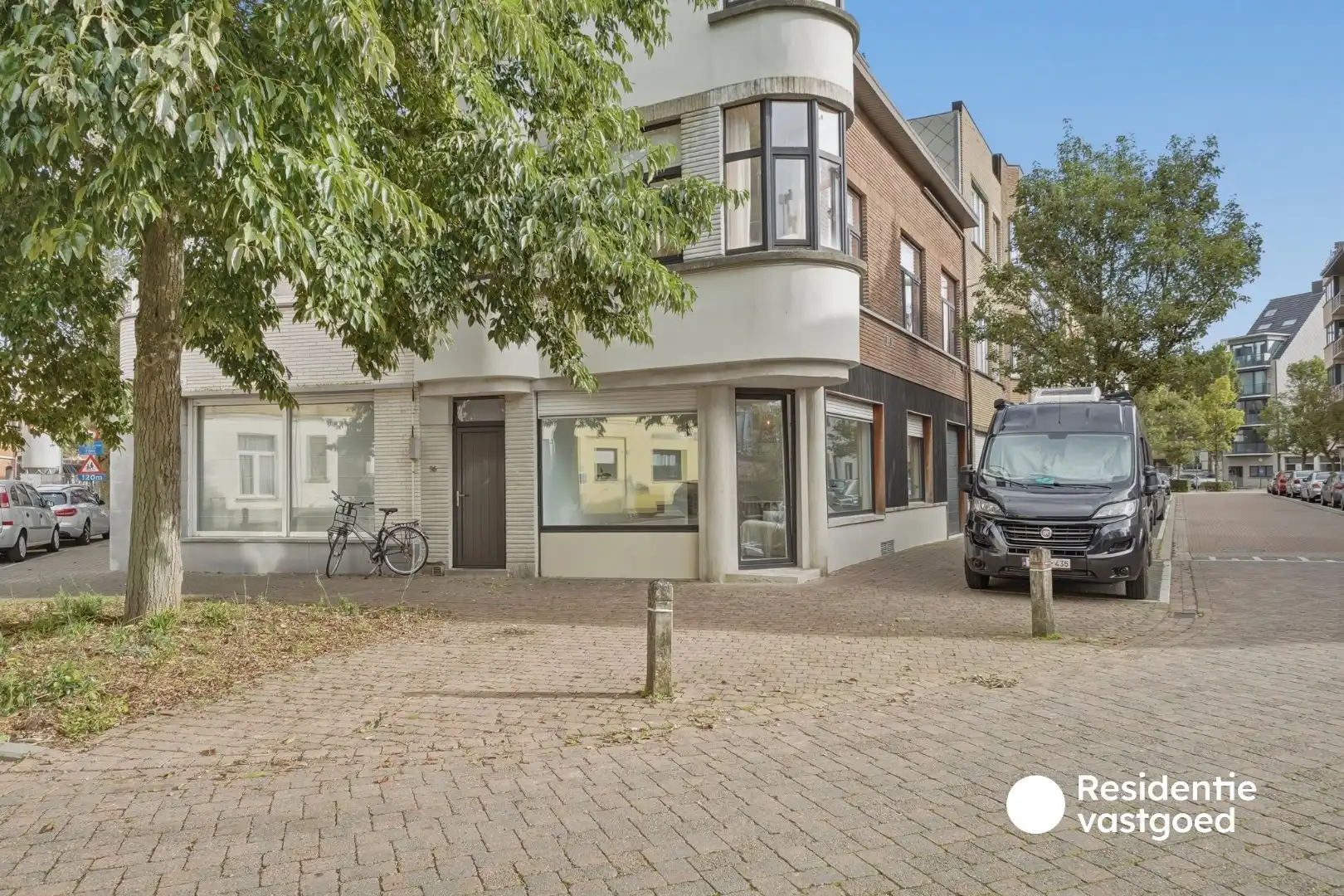 Gelijkvloers en gerenoveerd appartement met garage in Oostende foto 18