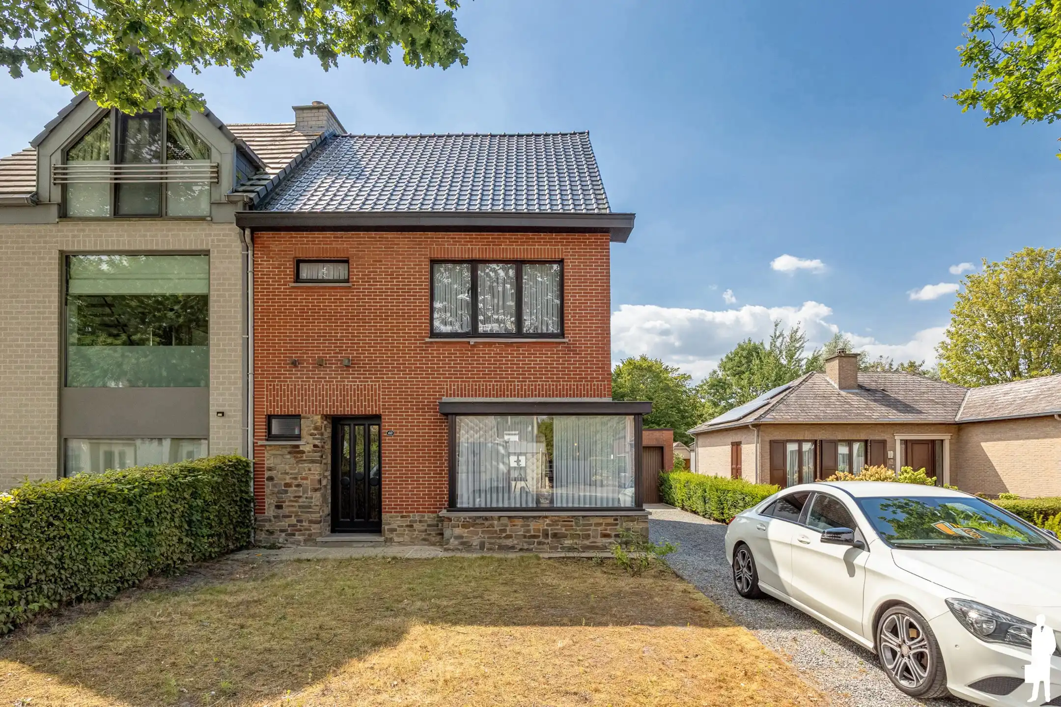 Hoofdfoto van de publicatie: Statige gezinswoning met ruime tuin en garage op topligging 