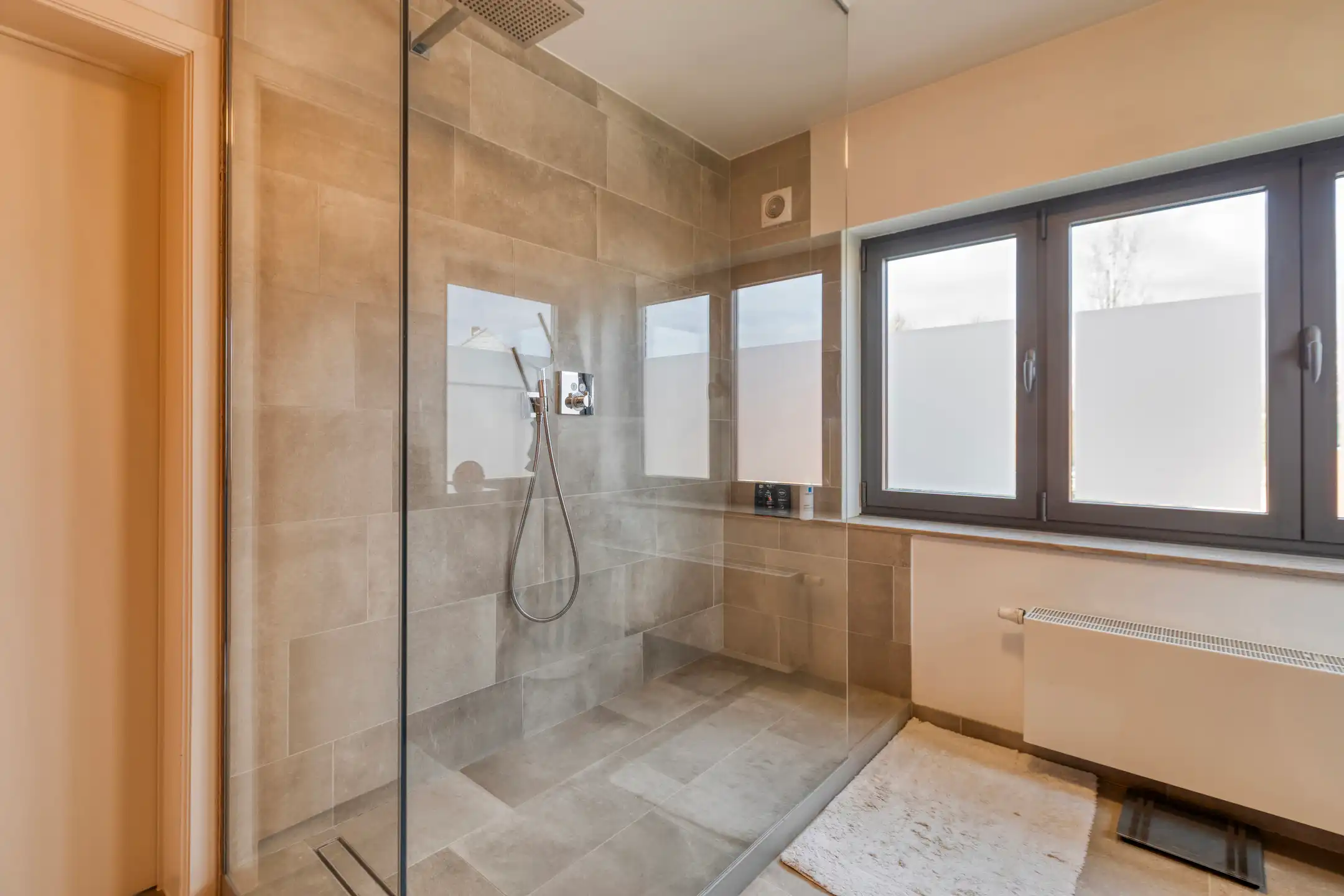 Hoogwaardig afgewerkte woning in hartje Wezemaal foto 23