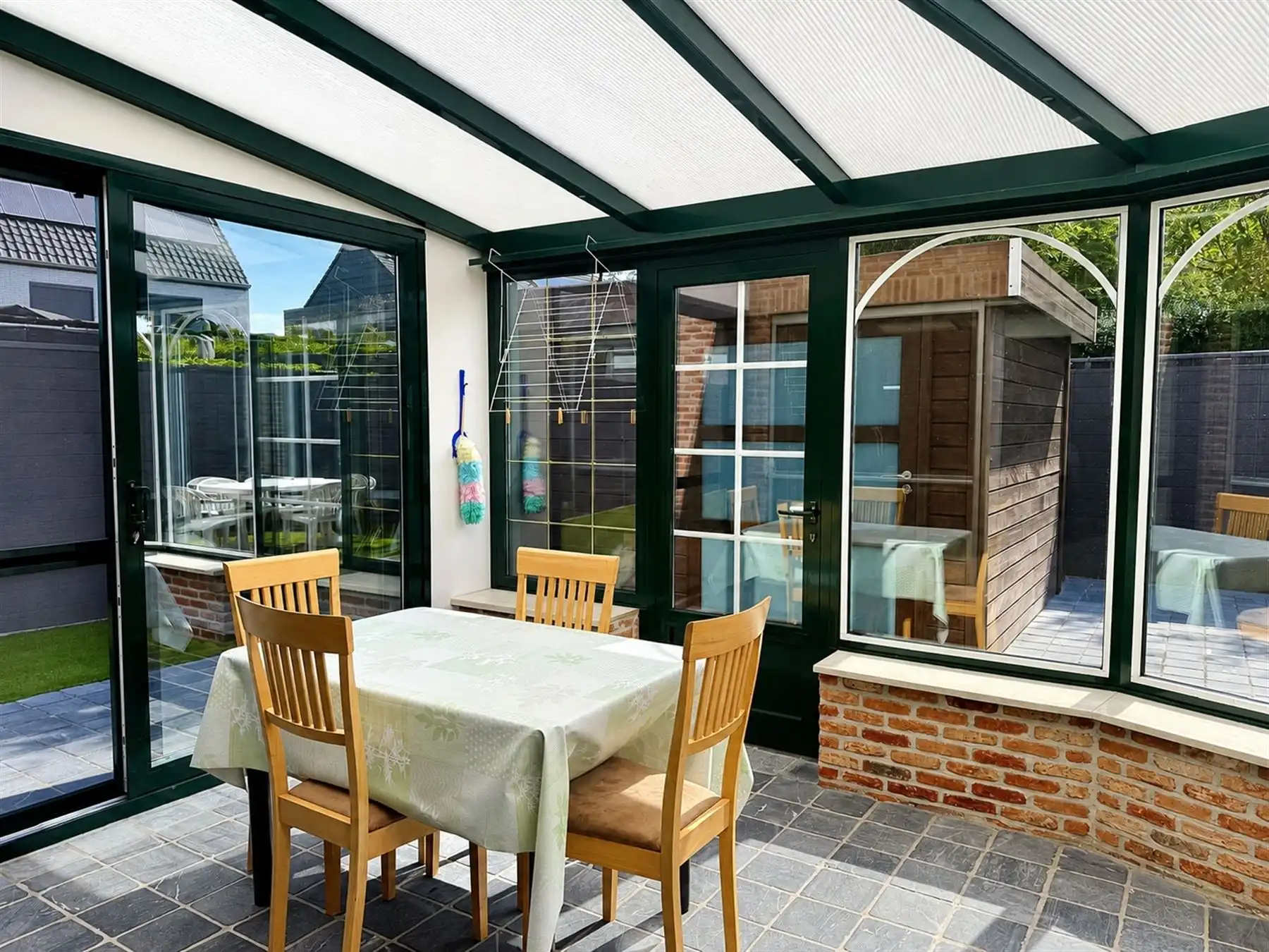 Recente woning met drie ruime slaapkamers en garage foto 8