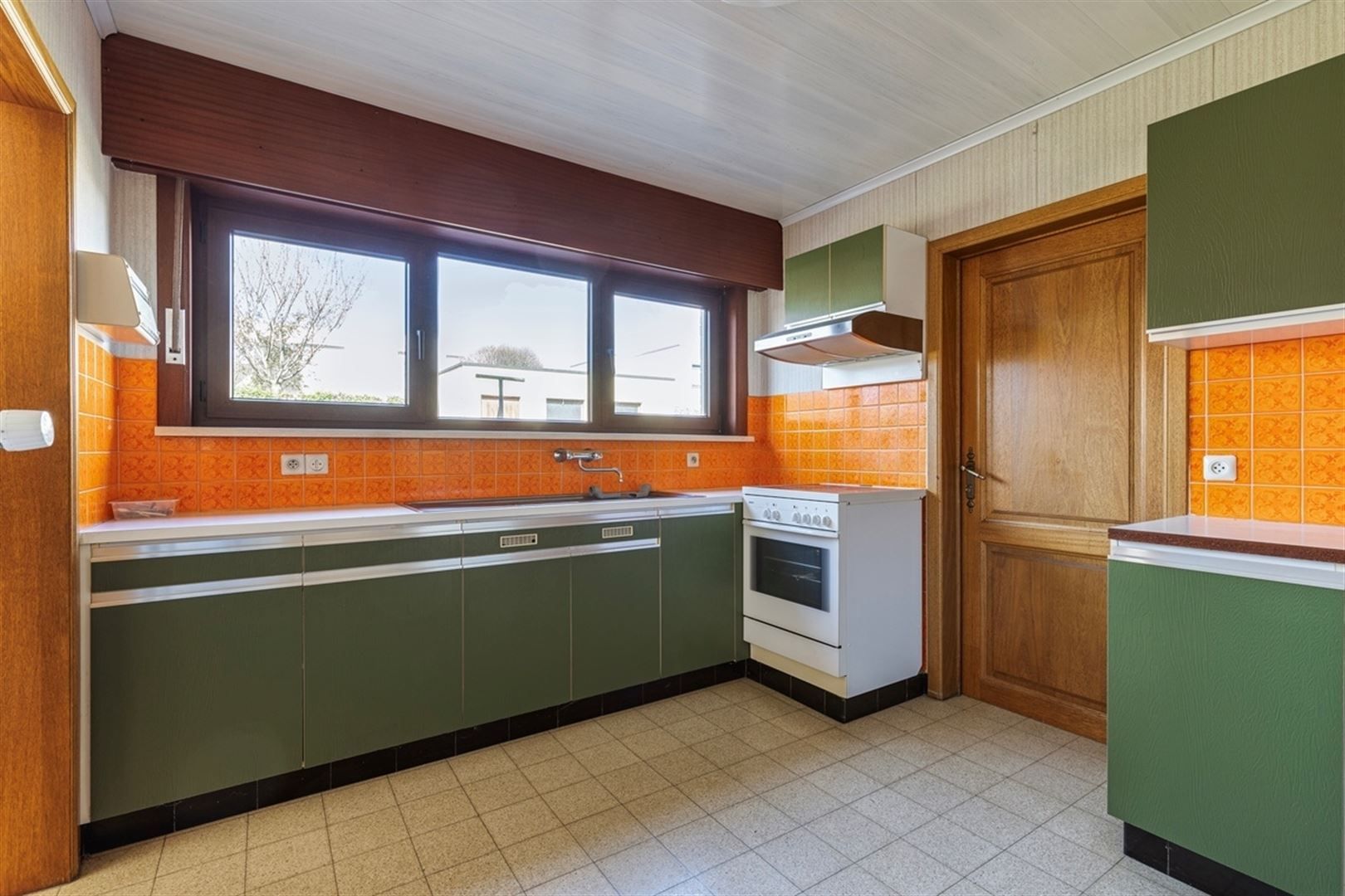 Statige te renoveren woning in Eine foto 8
