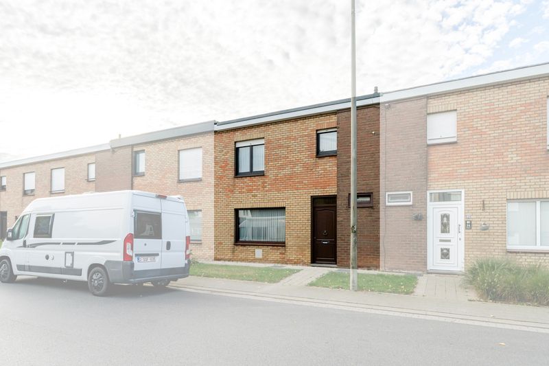 Roeselare-stadsrand. Uiterst verzorgde en goed gelegen woning met 3 slaapkamers en aparte ingang garagestraat. Gunstig EPC & conform elektriciteitsattest ! foto 20