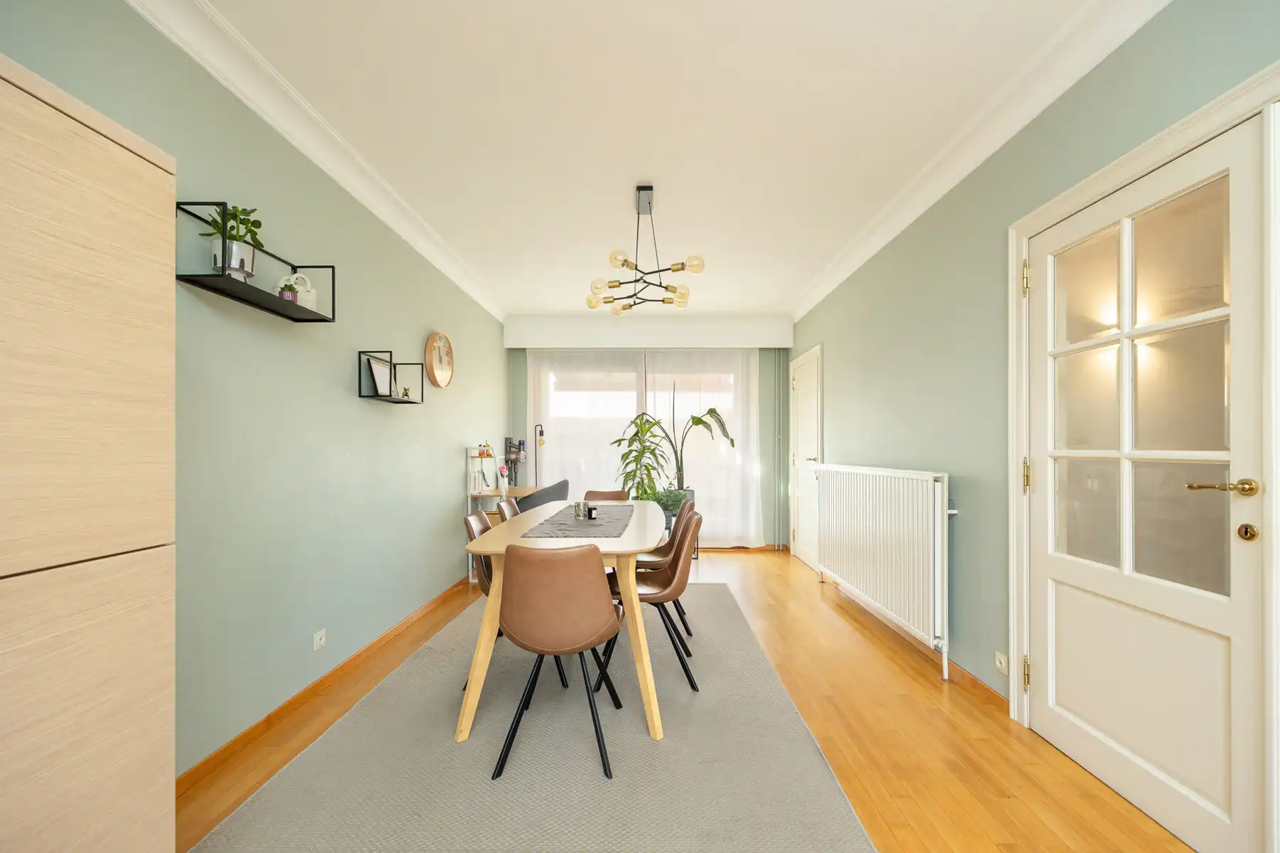 Ruime woning met 3 aangename slaapkamers, garage en tuin foto 5