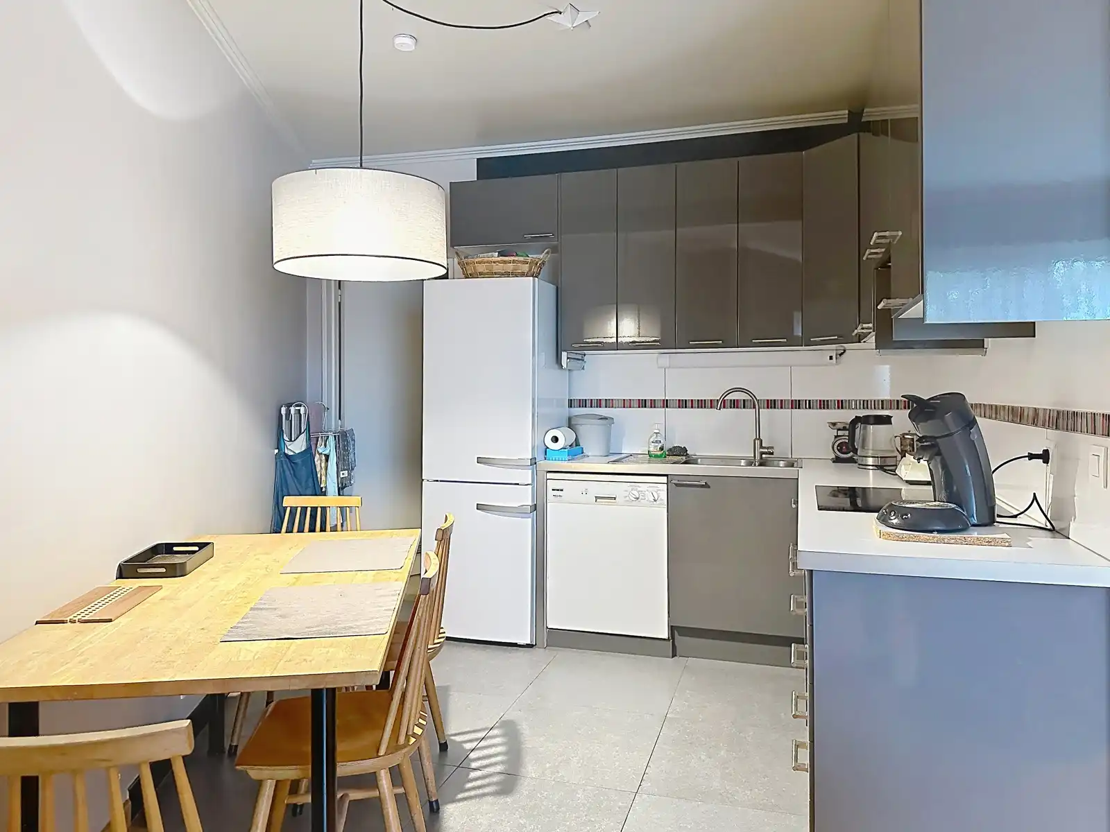 Appartement met drie slaapkamers.  Optie tot garage foto 6