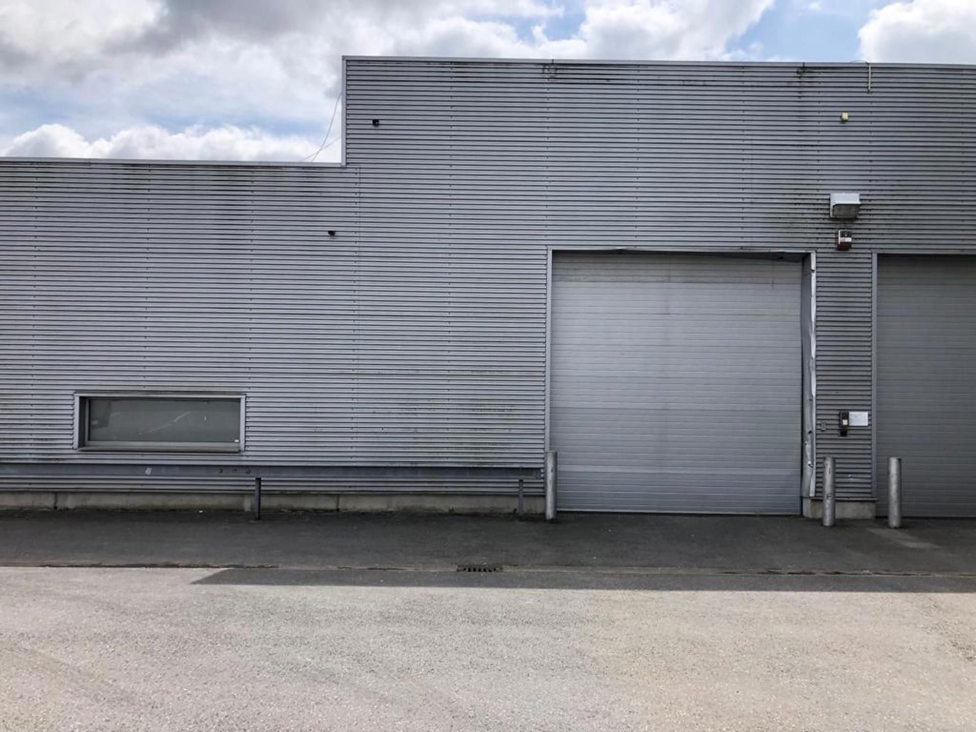 Magazijn 880m² te huur foto {{pictureIndex}}