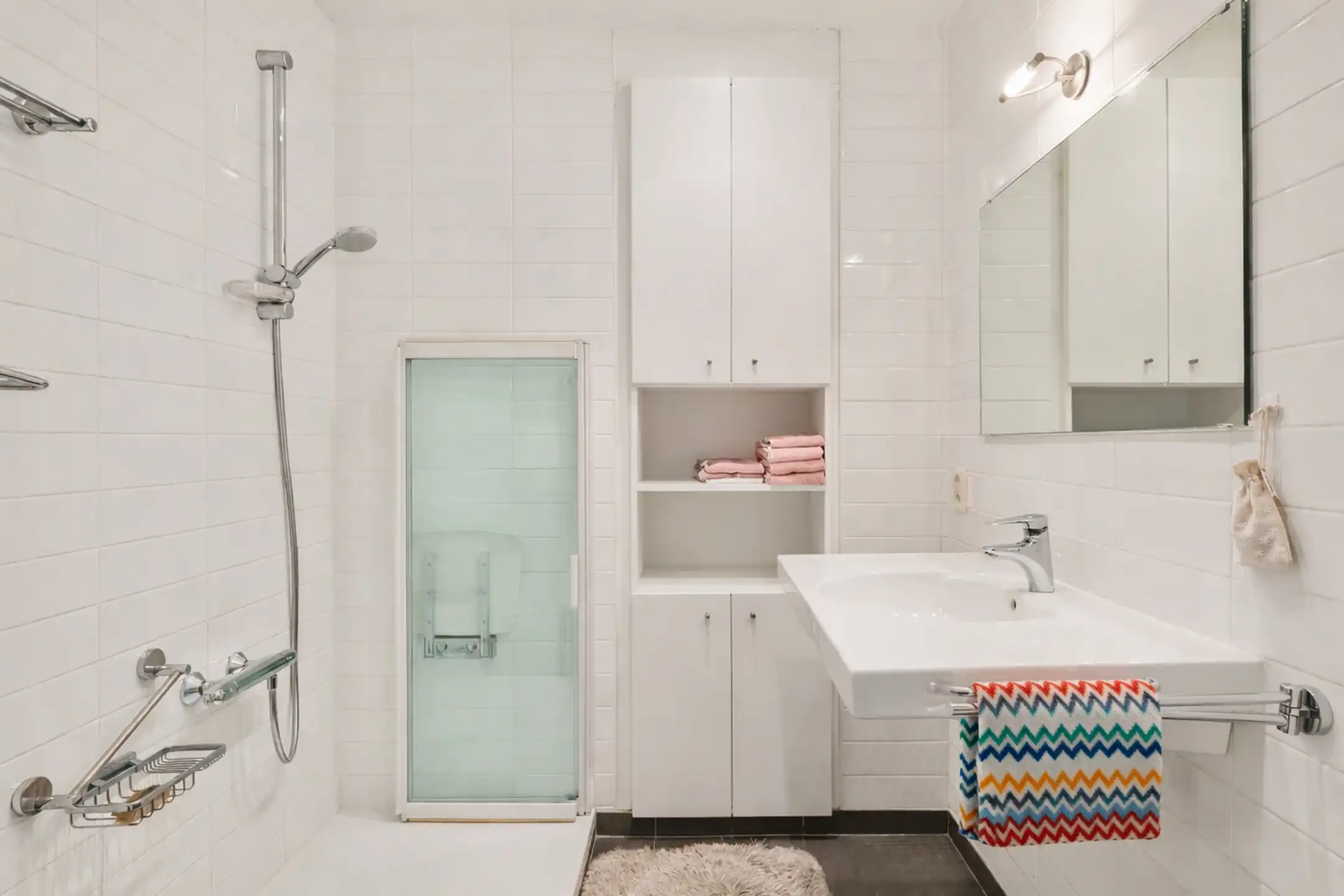 Dit lichtrijke en instapklare appartement combineert comfort, ruimte en een warme uitstraling op een uitstekende ligging. foto 14