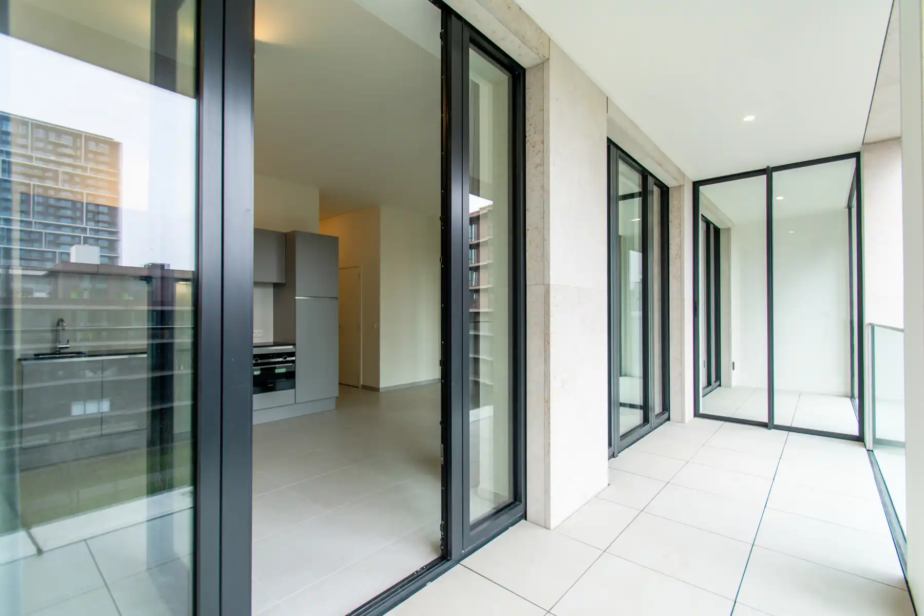 Ongemeubeld 1-slpk app. met terras en zicht op binnenpark foto 10