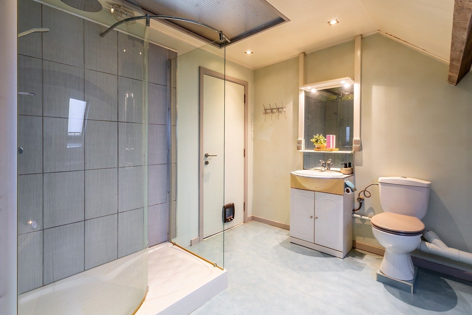 Te renoveren woning in hartje Zurenborg foto 13