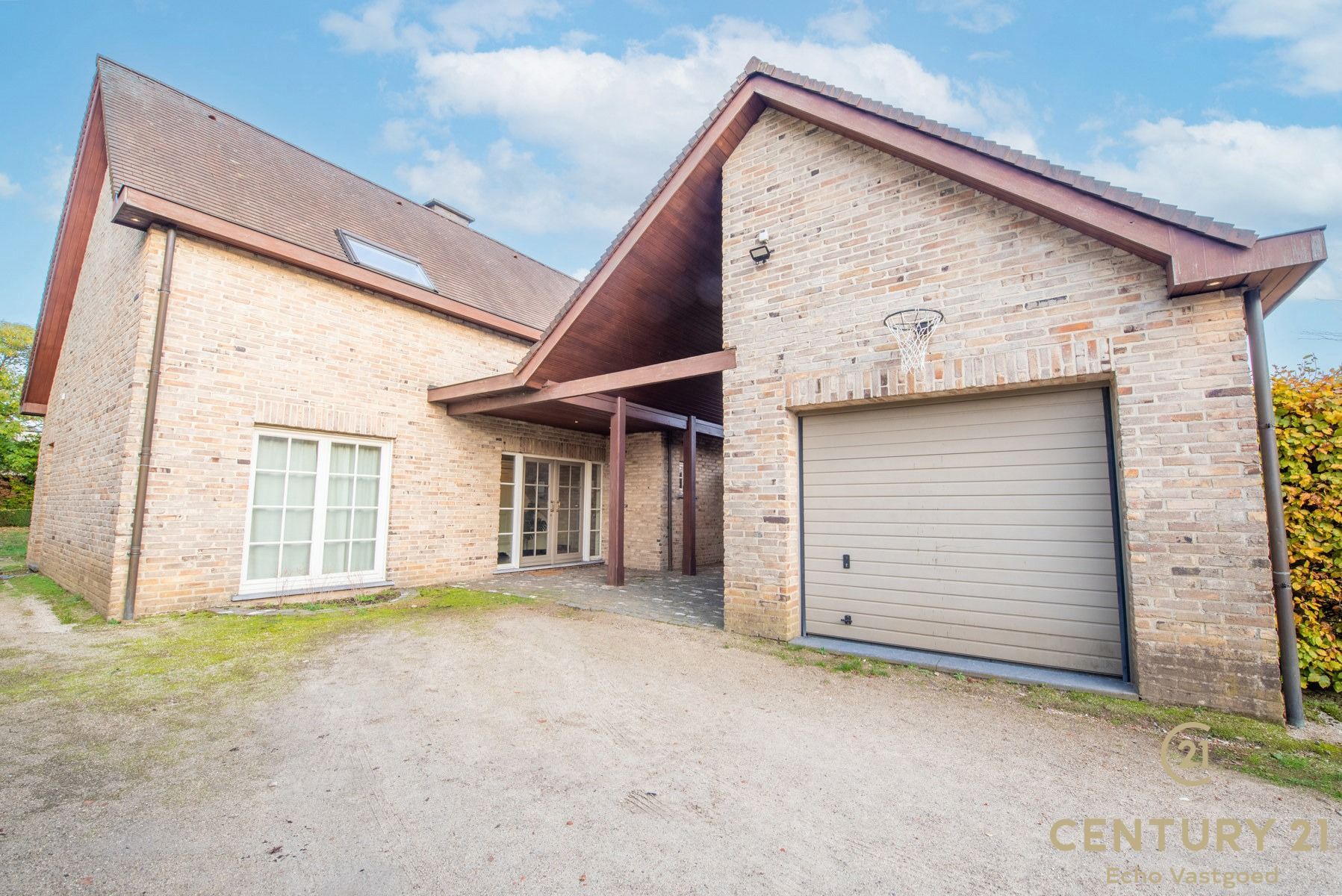 Praktisch gelegen, perfect onderhouden villa met zwembad foto 28