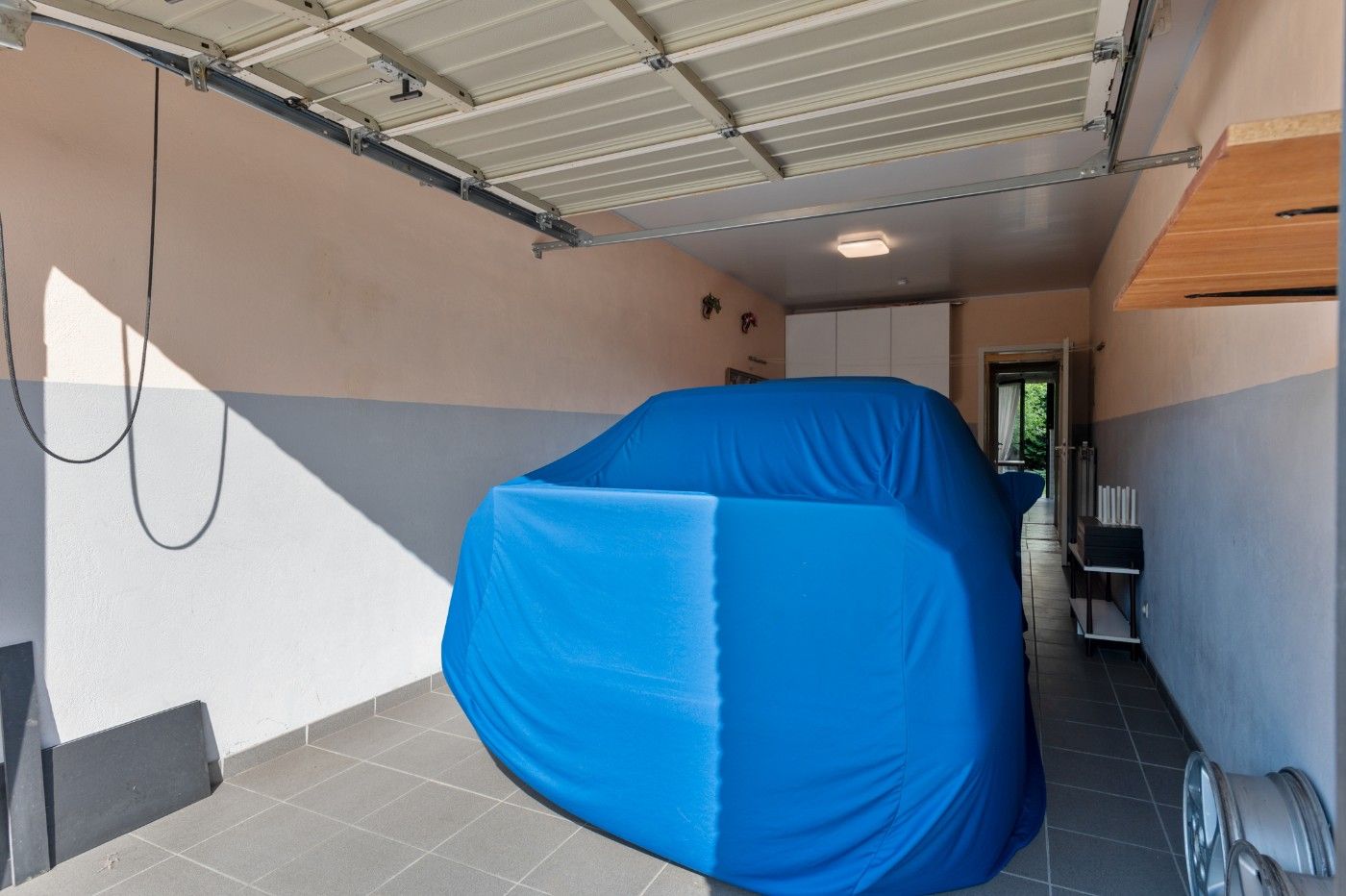 Keurig, ruim gelijkvloersapp. met 2 slpk., inpandige garage en tuin foto 19