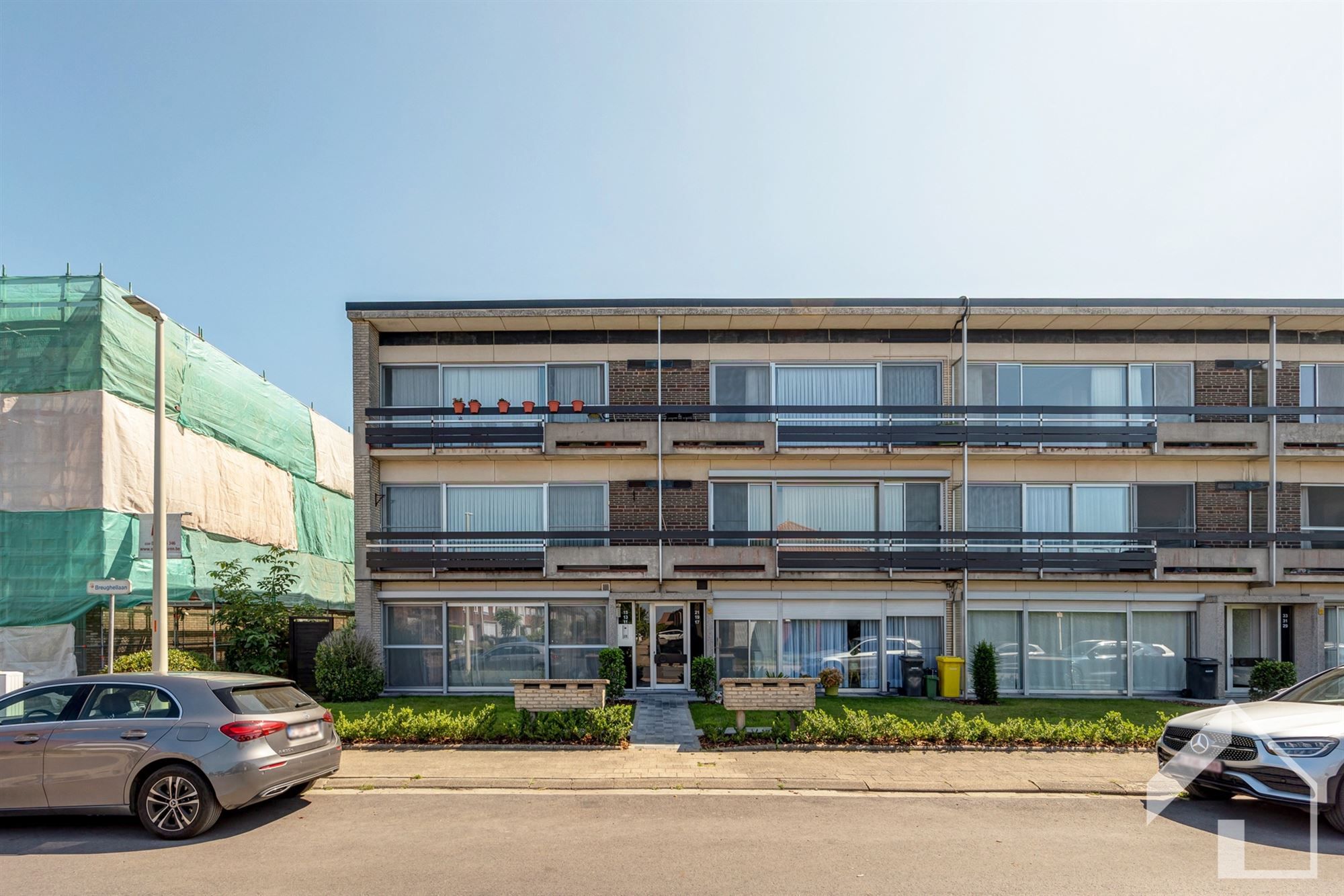 Gelijkvloers appartement met 3 slaapkamers! foto {{pictureIndex}}
