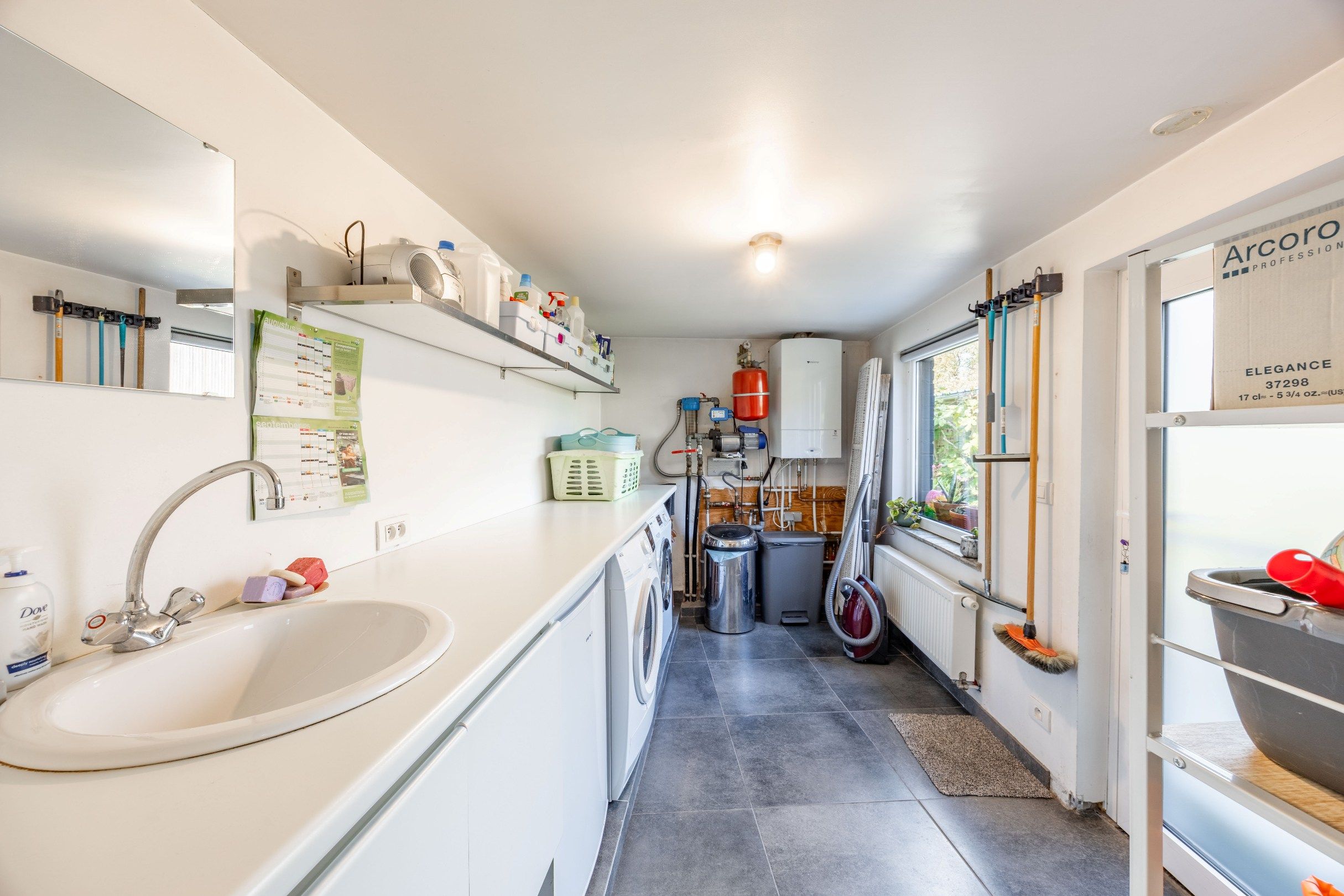 INSTAPKLARE GEZINSWONING MET GARAGE foto 12
