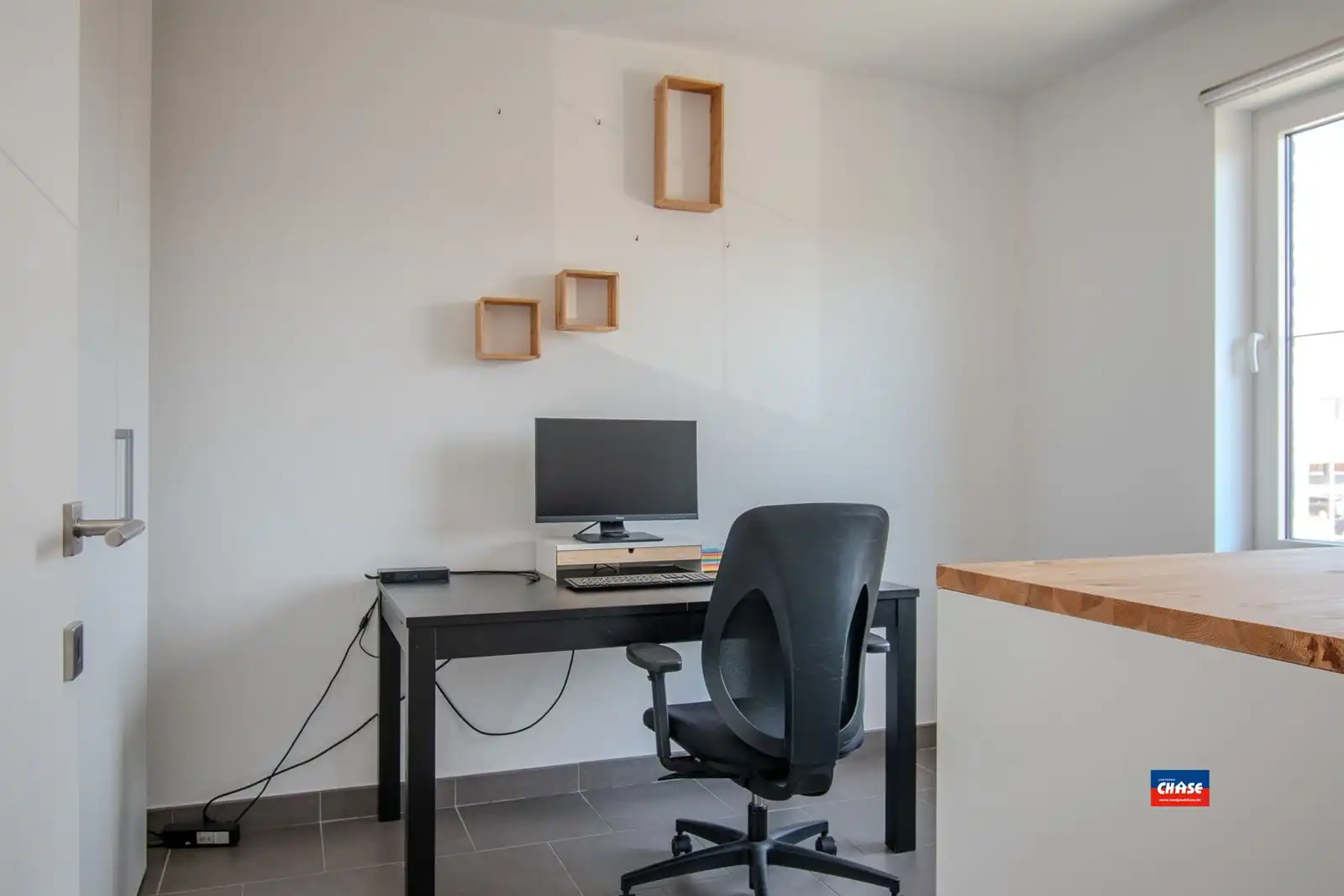 Instapklare woning met 4 slaapkamers, tuin en garagebox foto 23