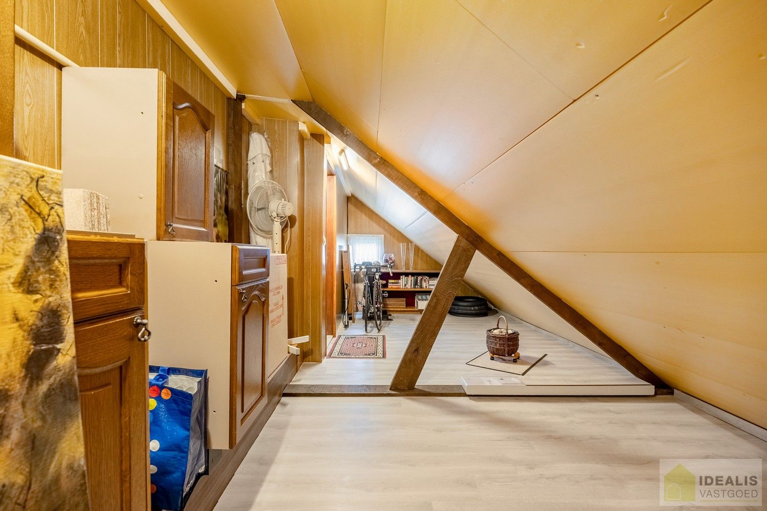 IDEALIS VASTGOED - INSTAPKLARE GEZINSWONING OP EEN RUSTIG PERCEEL VAN 6A 14CA MET 3 KNAPPE SLAAPKAMERS foto 24