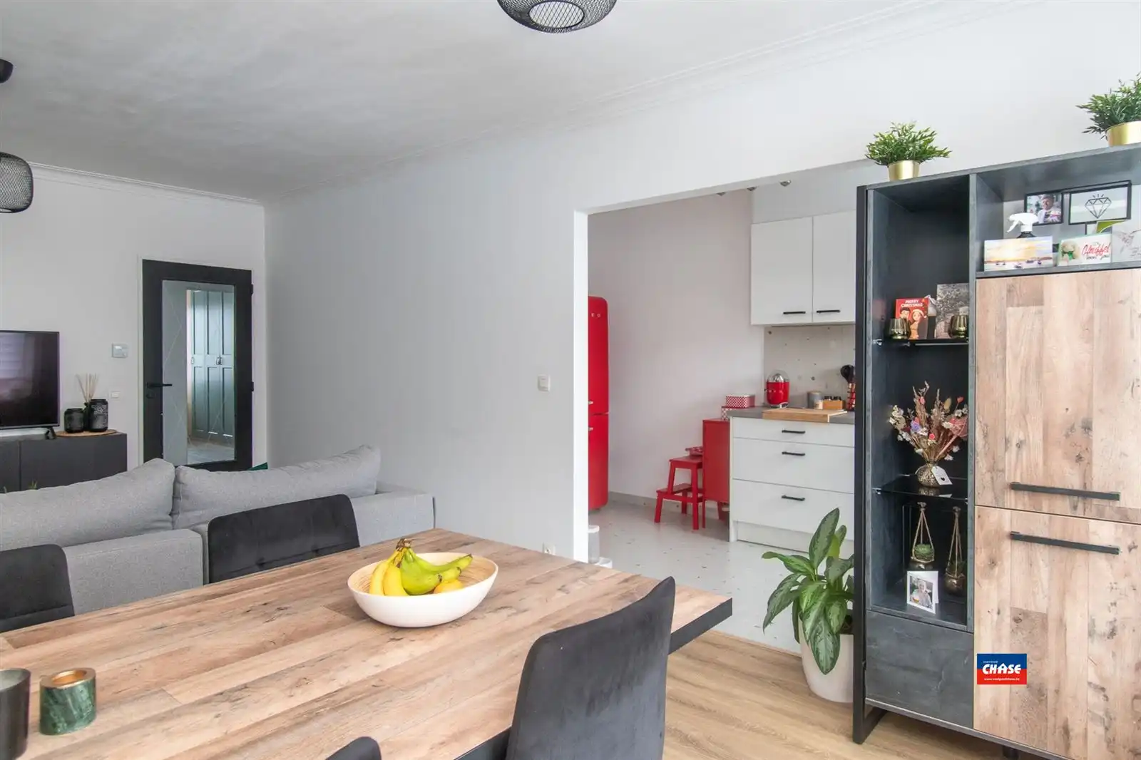 Instapklaar 2-slaapkamer appartement met terras foto 11