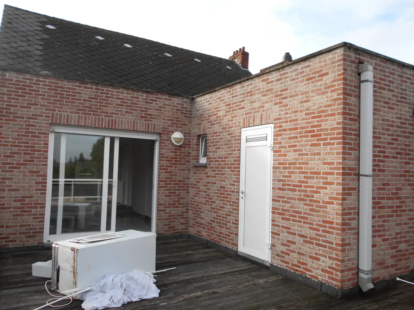 Duplex-appartement , 2 slaapkamers, terras, garage. foto 3