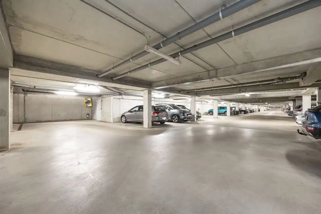 Recent appartement met groen zicht en P foto 19