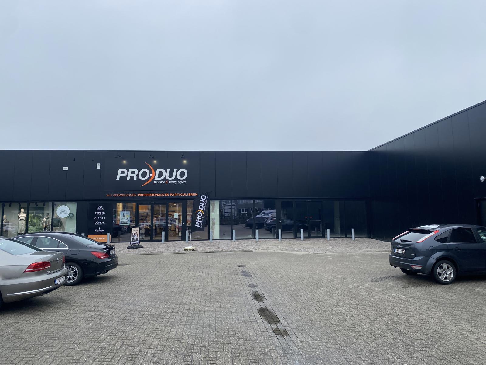 Commerciële ruimte te huur – 636 m²  foto 2