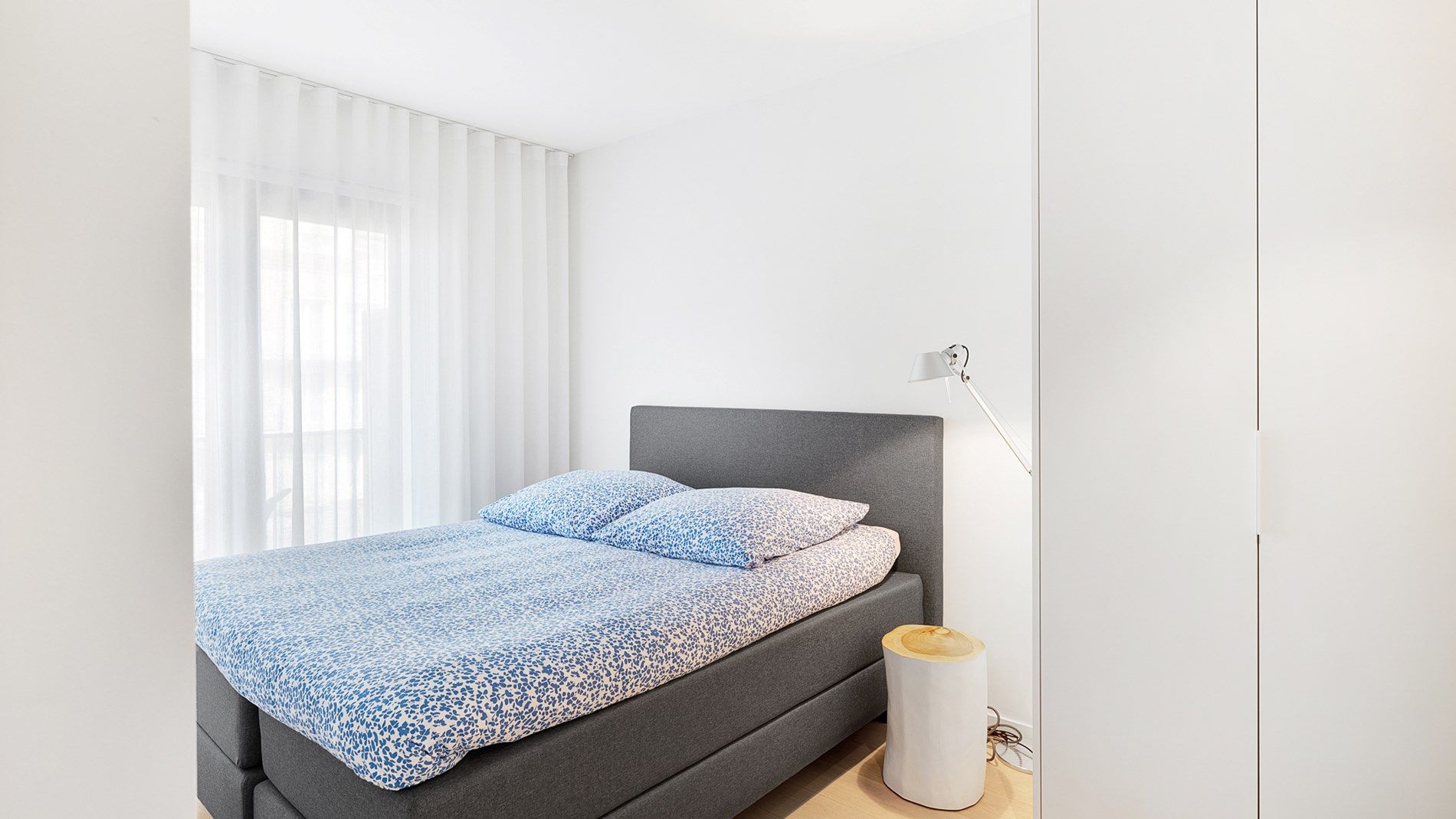 Uitzonderlijk luxueus afgewerkt appartement met zonnige terrassen, gelegen vlakbij de winkels van de Lippenslaan.  foto 15