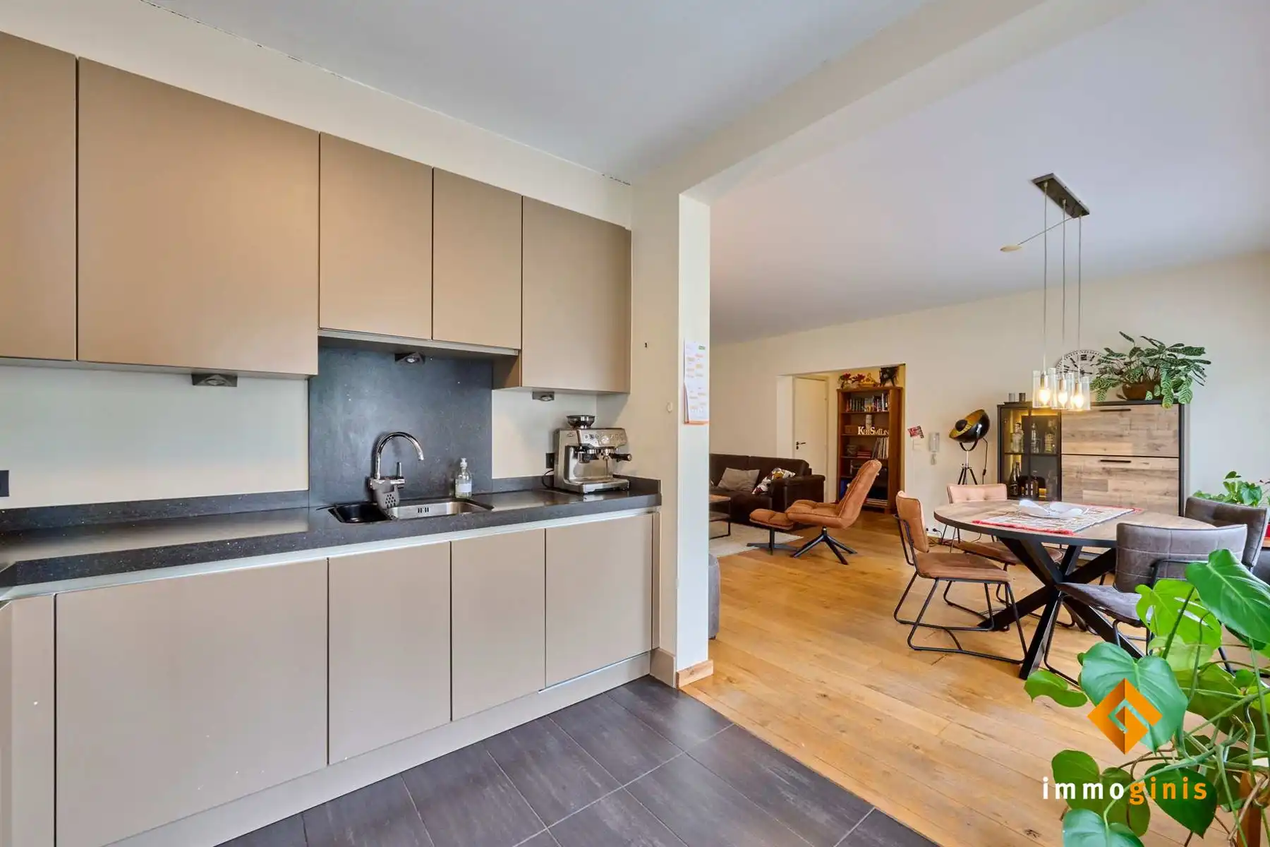 Gelijkvloers appartement met 2 à 3 slaapkamers en gezellig tuintje, in het centrum van Hamont. foto 5