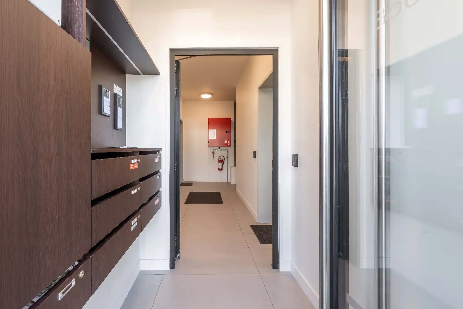 PERFECT ONDERHOUDEN APPARTEMENT (BJ 2018) MET STAANPLAATS & KELDER foto 15