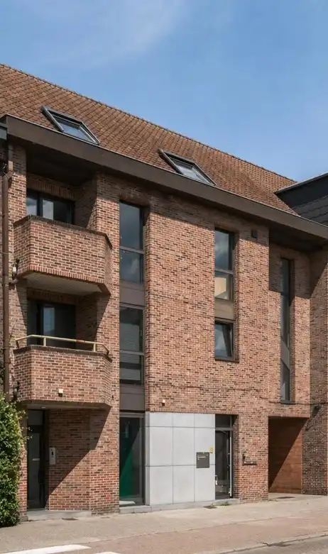 Voormalig bankkantoor met zeer veel mogelijkheden!  foto 3