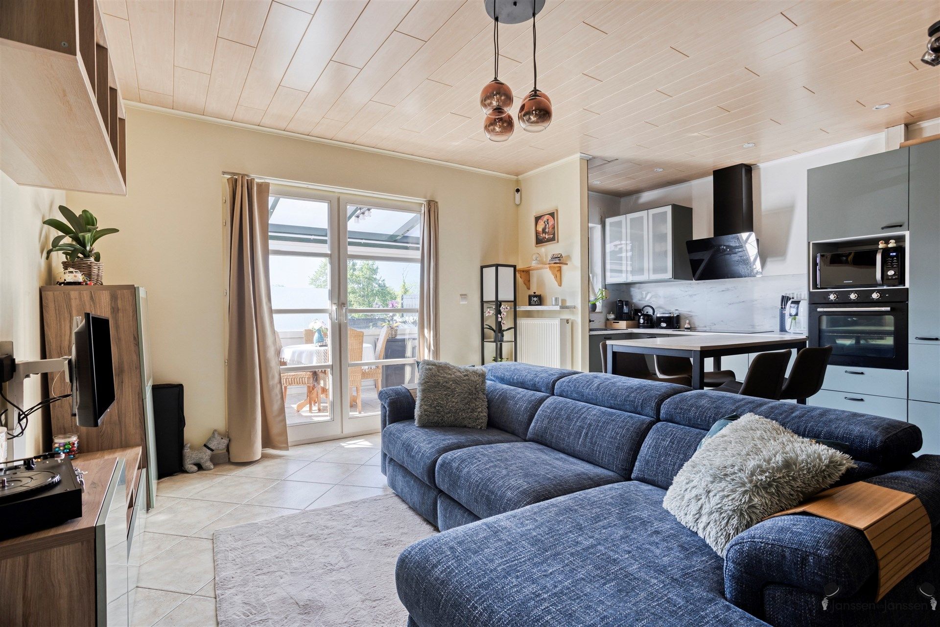 Instapklaar gelijkvloers appartement met tuingevoel te Heppen-Leopoldsburg foto {{pictureIndex}}