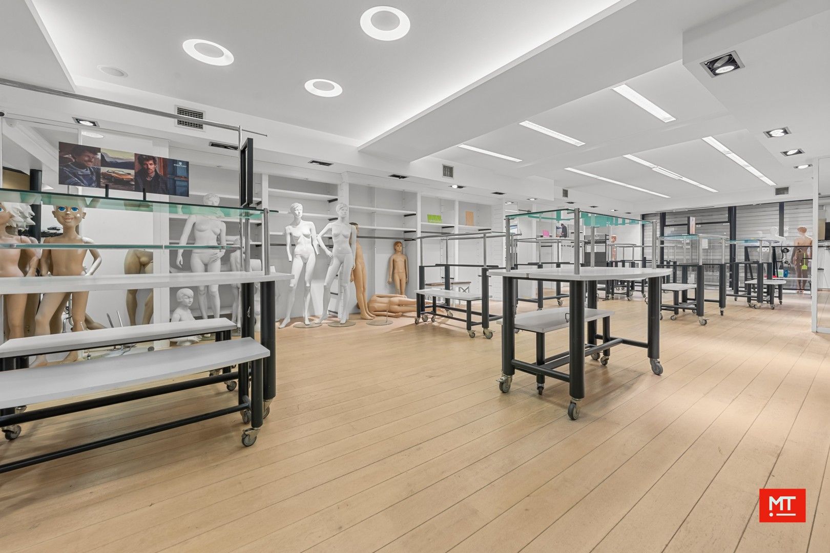 Bijzonder ruim gebouw met tal van mogelijkheden en uitweg, te koop in de dorpskern van Dadizele foto 21