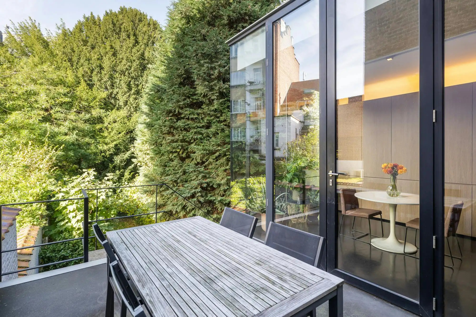 Herenhuis van 430 m² met praktijkruimte vlakbij Tour & Taxis foto 4