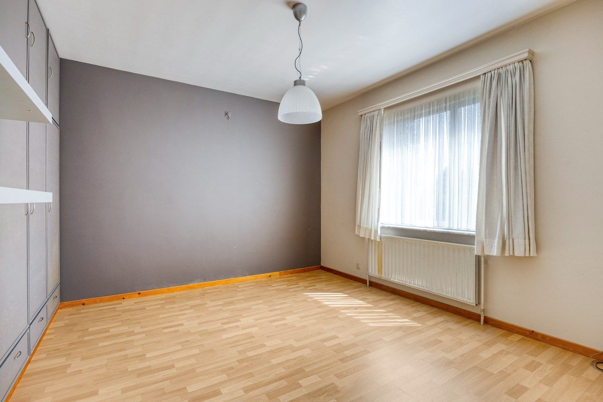 Ruim ingedeelde gelijkvloers woning met 4 slpks en bijgebouw/stal op 32 are foto 20